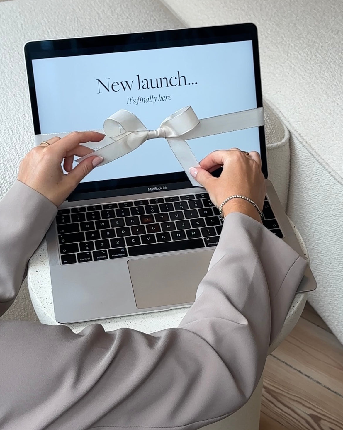 minimalist showit website template for social media markting agency and design studio layout trend